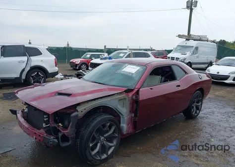 2017 Dodge Challenger Sxt Plus z USA, uszkodzony, nr VIN 2C3CDZAG1HH633216